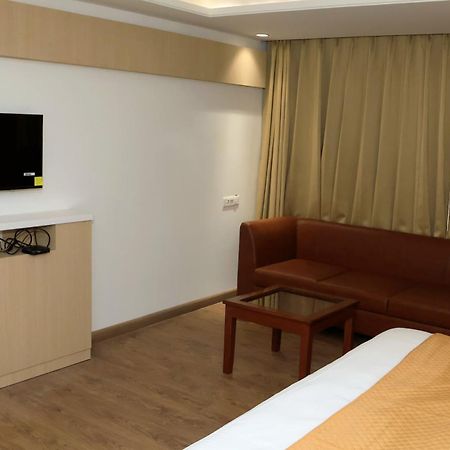 Hotel Radiance Bareilly Buitenkant foto