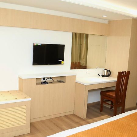 Hotel Radiance Bareilly Buitenkant foto