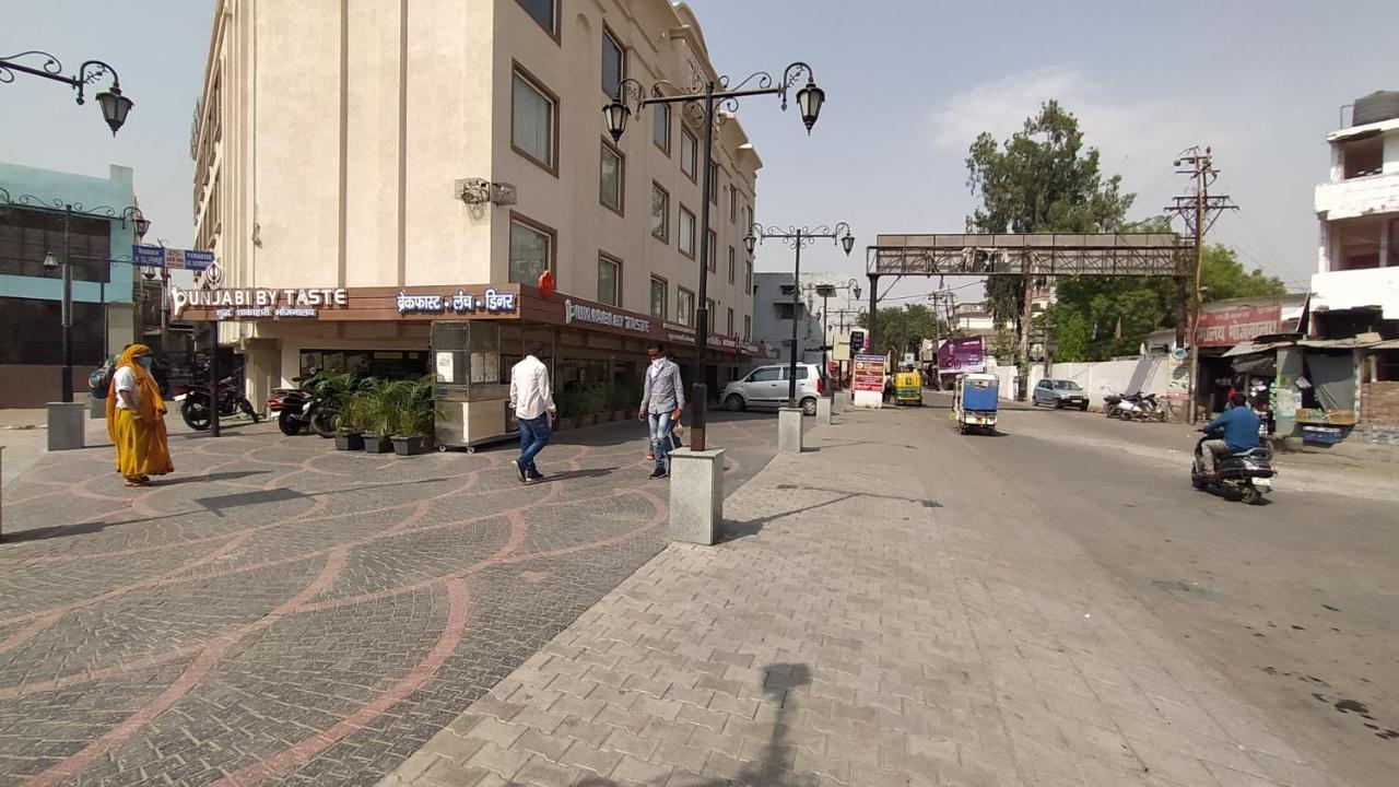 Hotel Radiance Bareilly Buitenkant foto