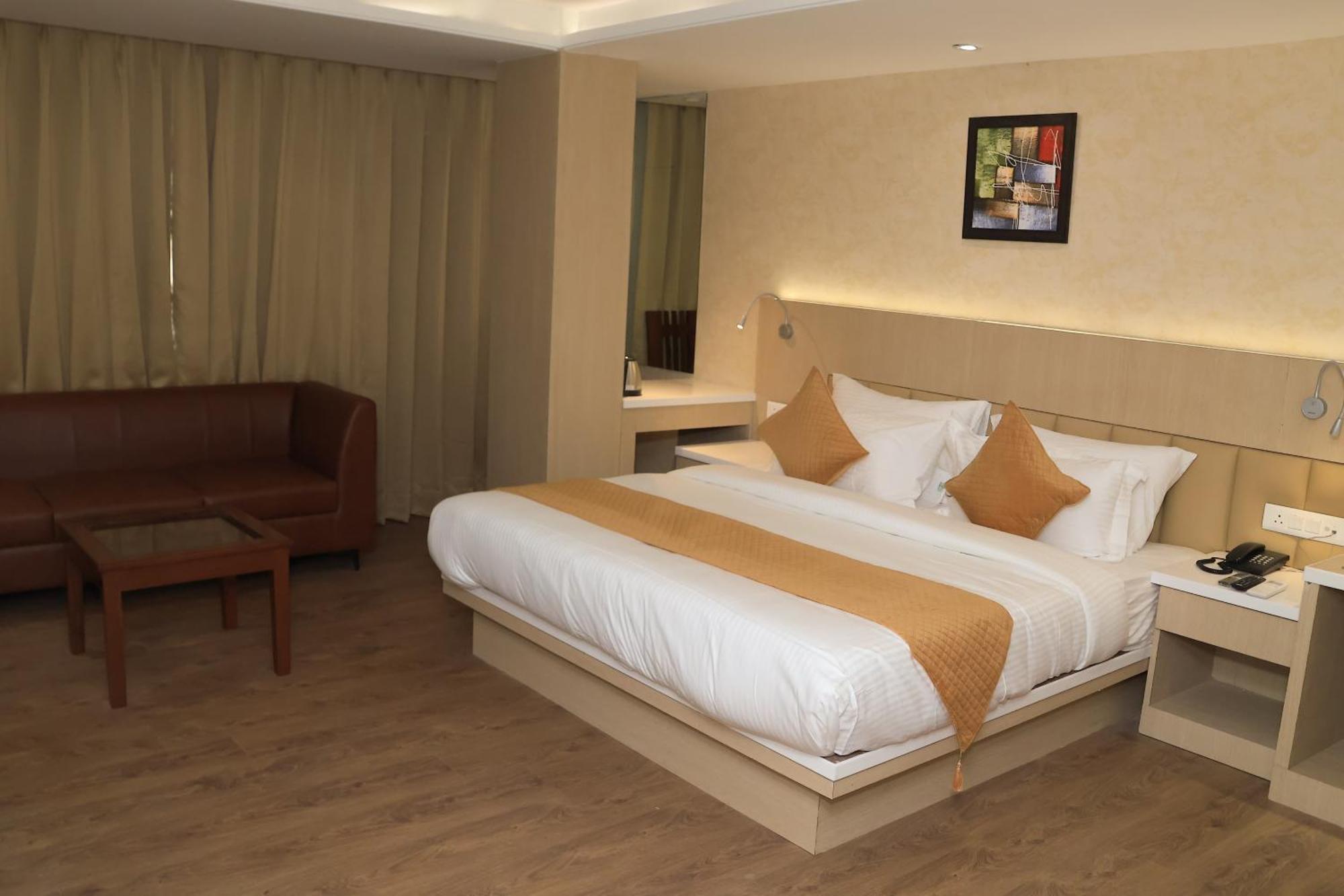 Hotel Radiance Bareilly Buitenkant foto