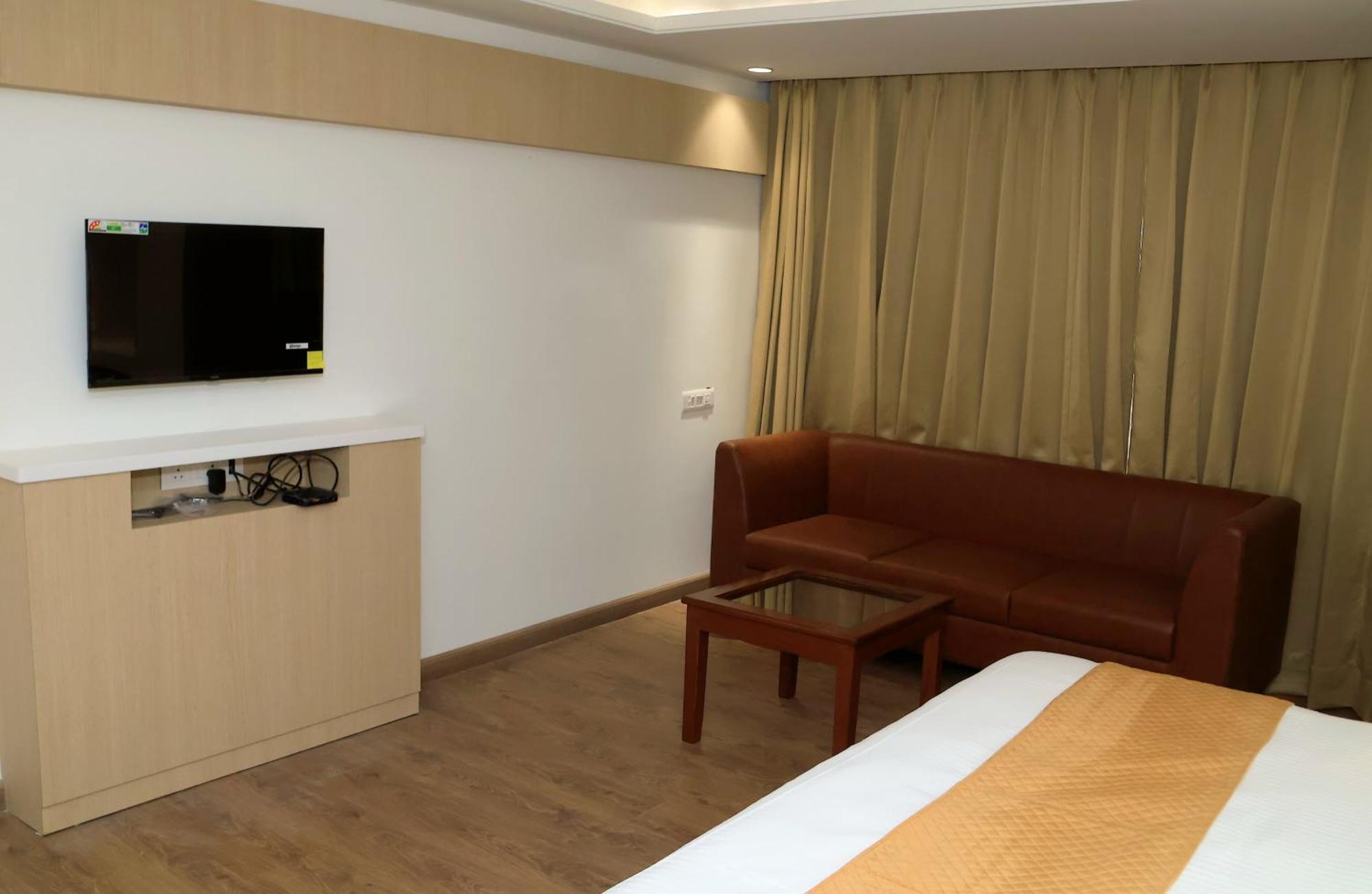 Hotel Radiance Bareilly Buitenkant foto