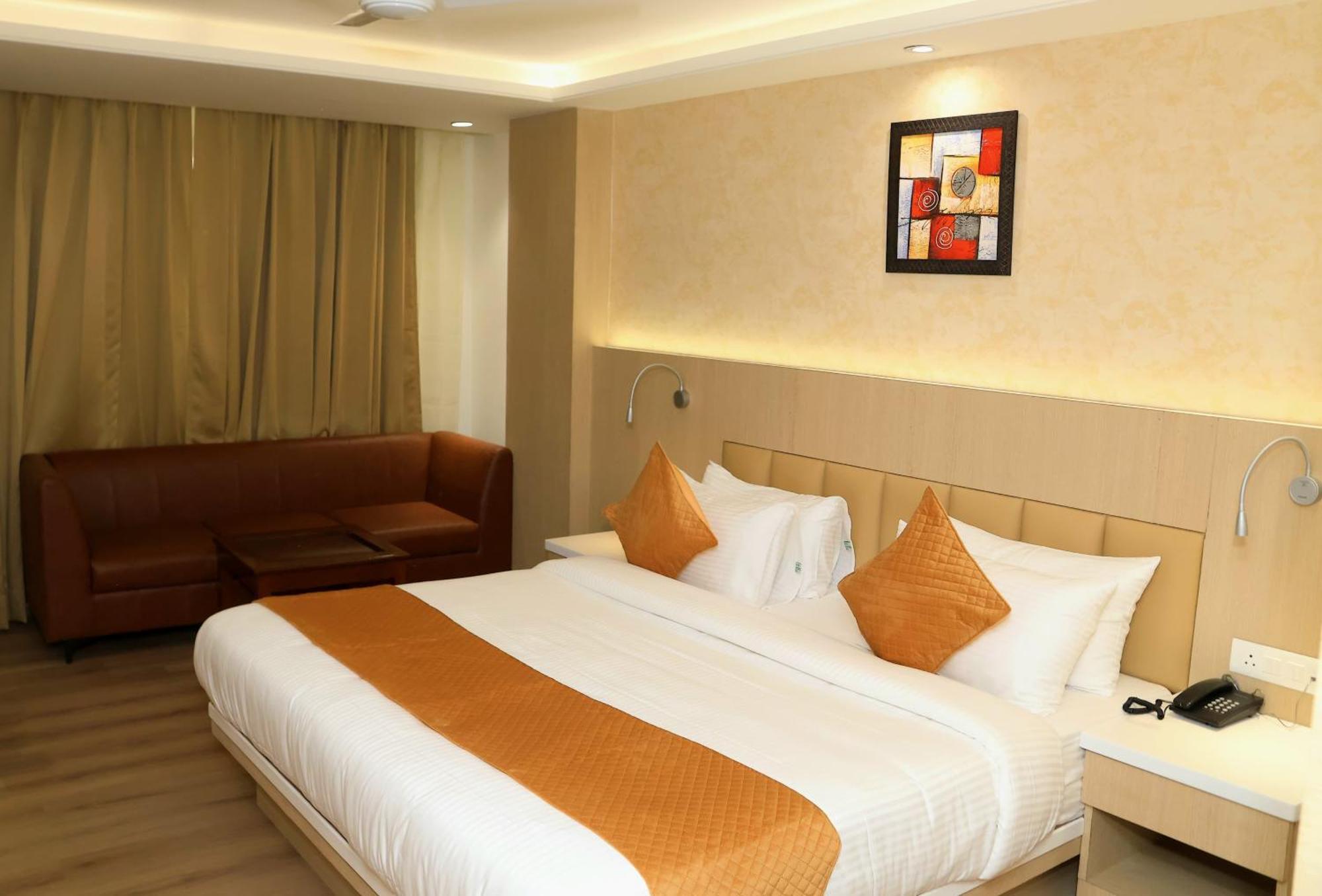 Hotel Radiance Bareilly Buitenkant foto