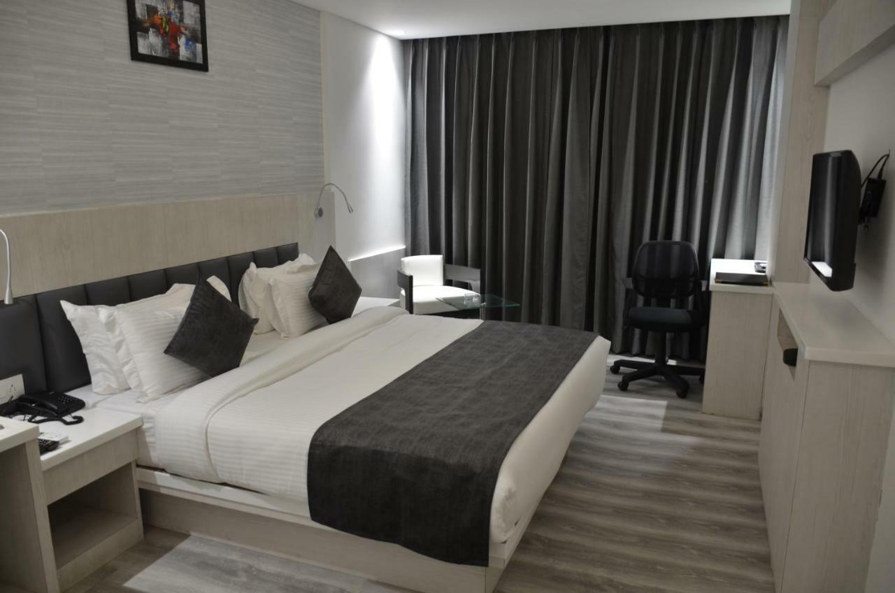 Hotel Radiance Bareilly Buitenkant foto
