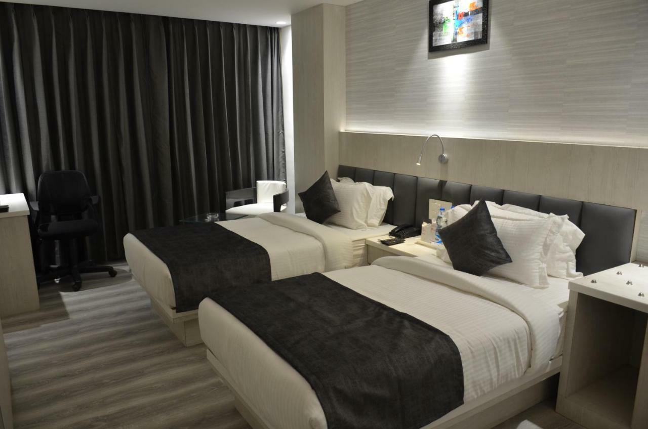 Hotel Radiance Bareilly Buitenkant foto