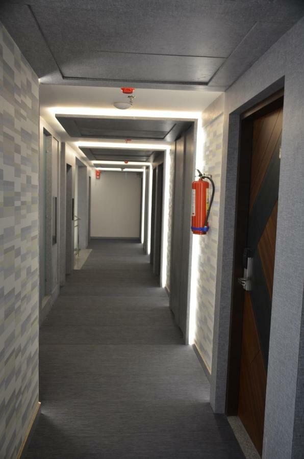 Hotel Radiance Bareilly Buitenkant foto