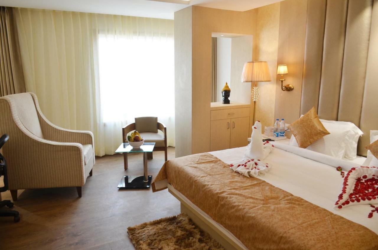 Hotel Radiance Bareilly Buitenkant foto