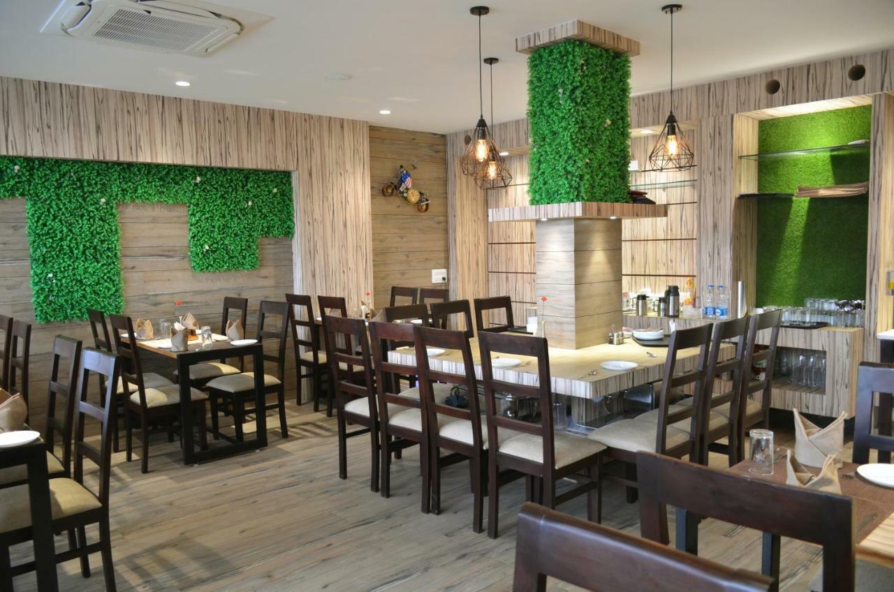 Hotel Radiance Bareilly Buitenkant foto