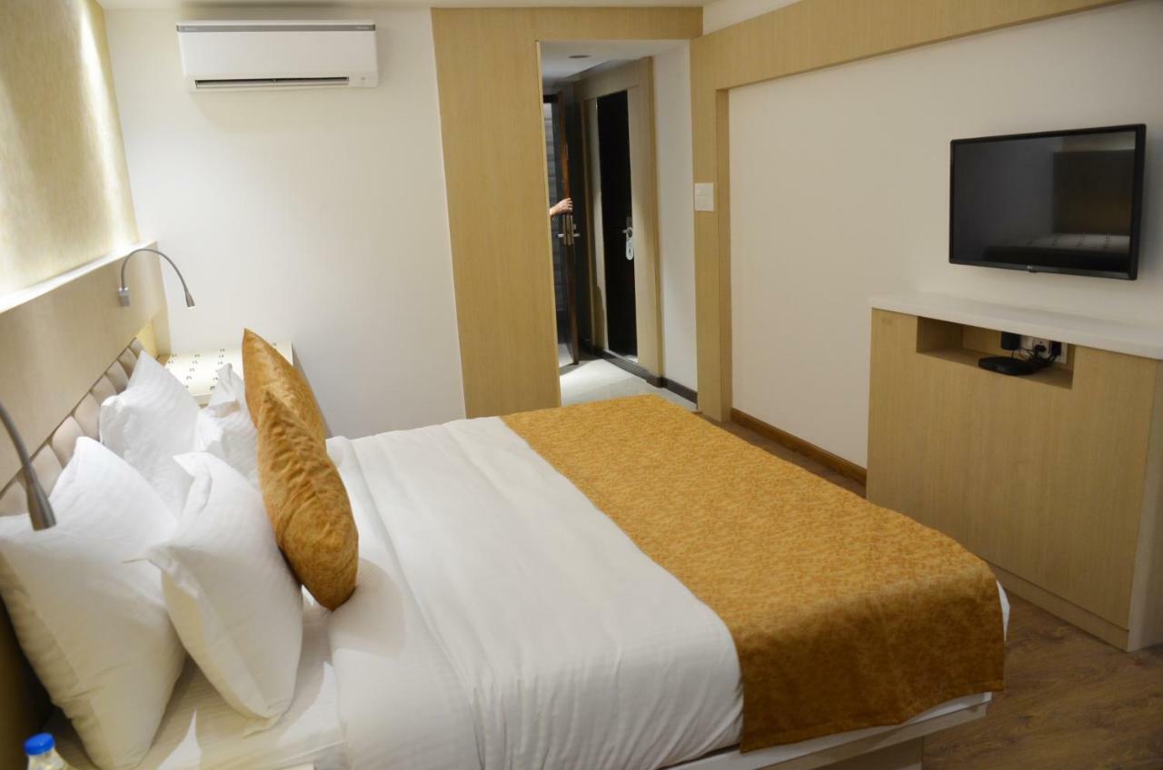 Hotel Radiance Bareilly Buitenkant foto