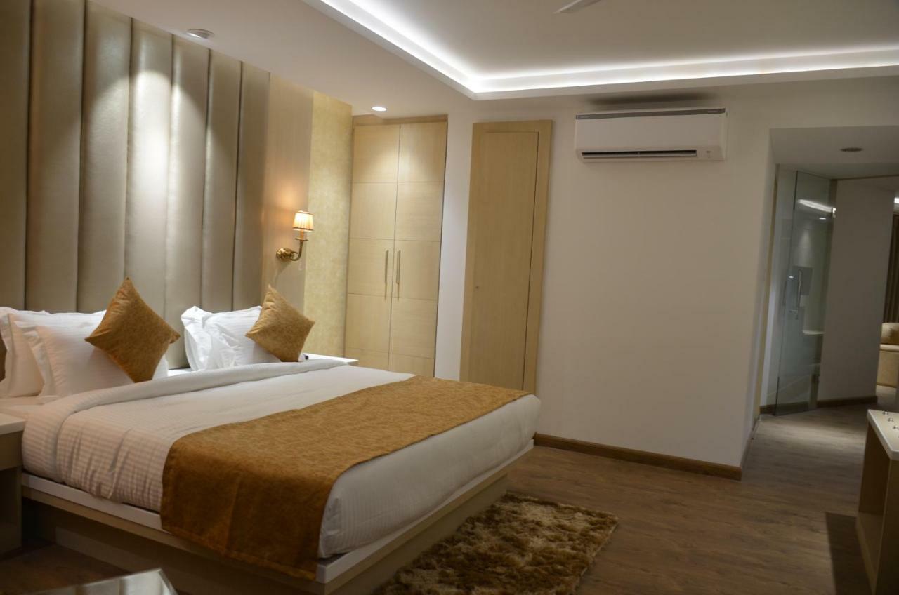 Hotel Radiance Bareilly Buitenkant foto