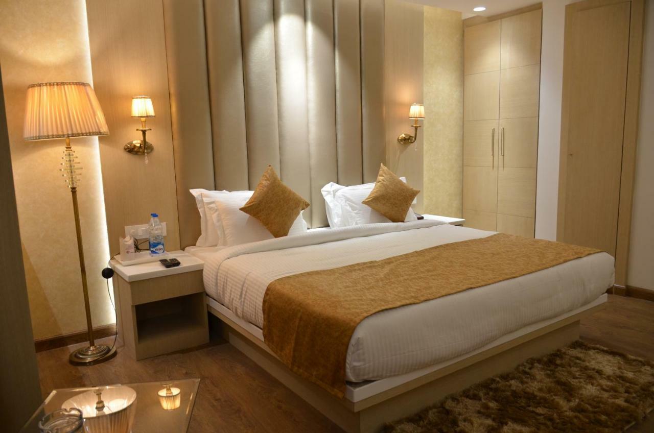 Hotel Radiance Bareilly Buitenkant foto