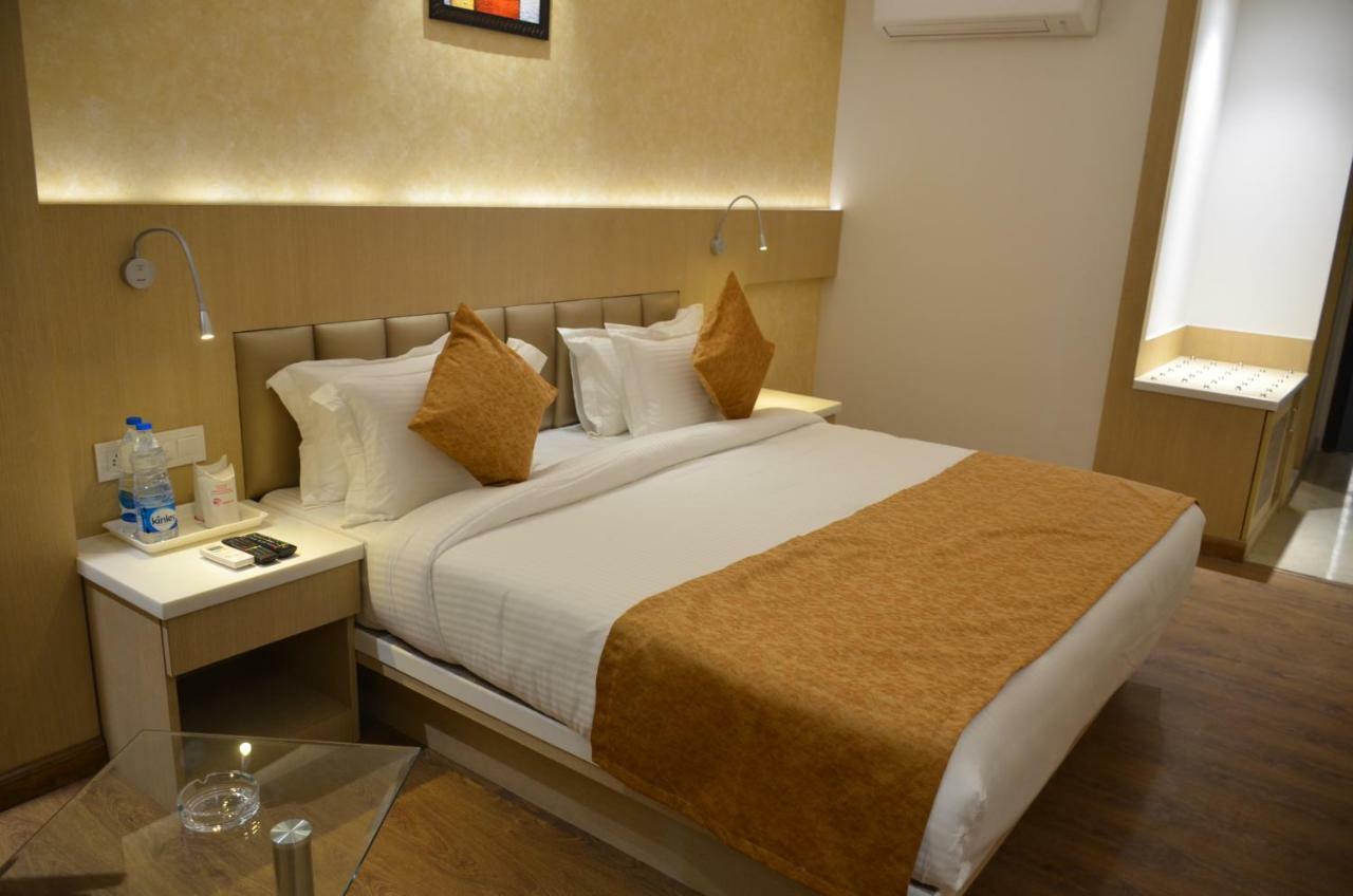 Hotel Radiance Bareilly Buitenkant foto