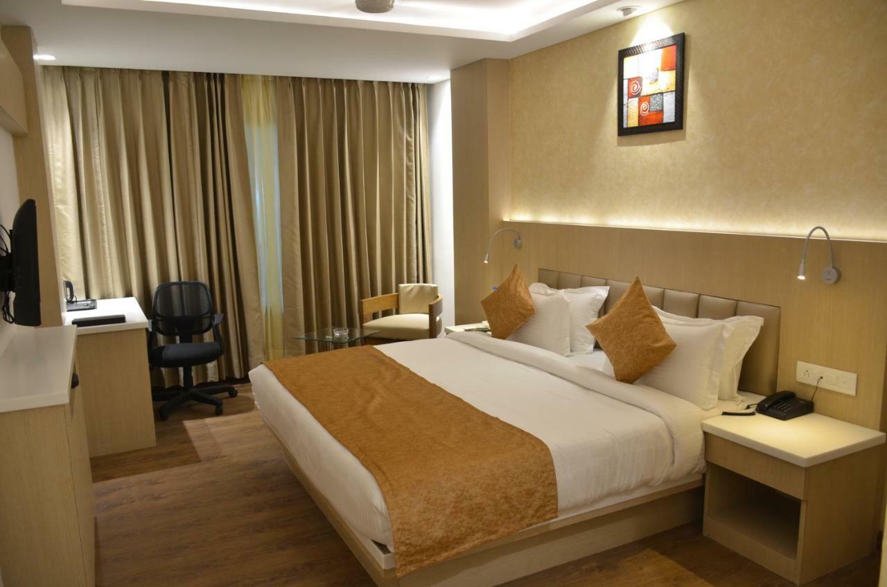 Hotel Radiance Bareilly Buitenkant foto